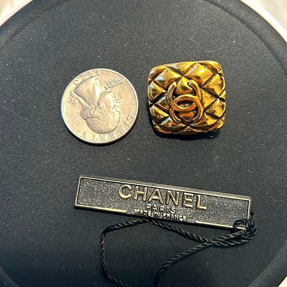 🟨CHANEL🟨VINTAGE🟨24K Gold Plated🟨Clip on Earrings - Picture 8 of 10